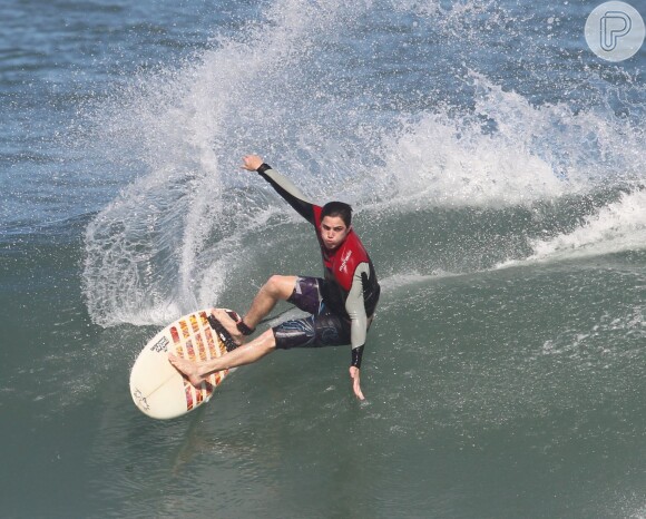 Nas horas livres, Rômulo Neto gosta de surfar