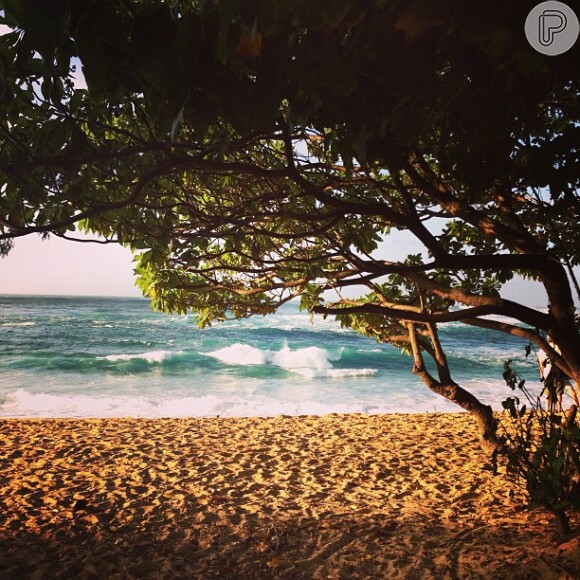 Grazi publica foto de praia do Havaí