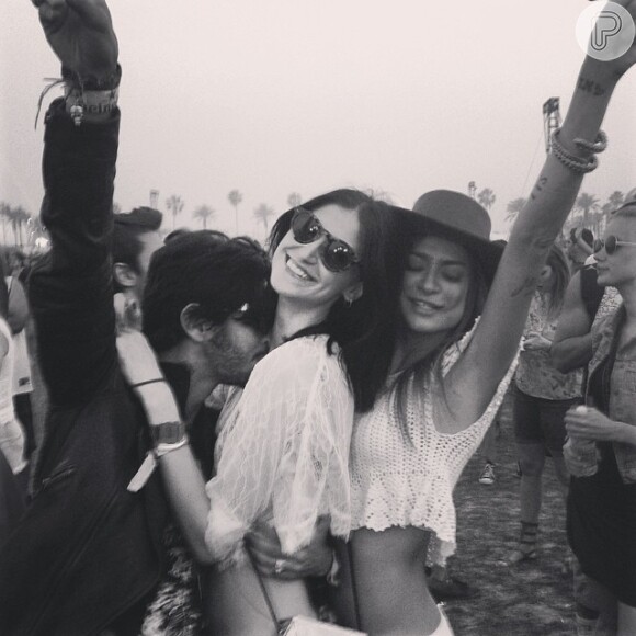 Thaila Ayala está na Califórnia curtindo o primeiro fim de semana do festival de música Coachella, 13 de abril de 2014