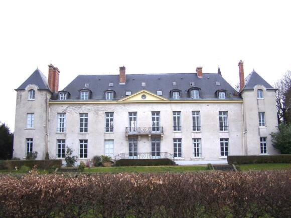 Chateau de Louveciennes é localizado em Louveciennes, em Yvelines