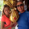 Roberto Justus compra ovo de R$ 1 mil para a namorada, a modelo Ana Paula Siebert (20 de abril de 2014)