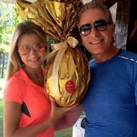 Roberto Justus compra ovo de R$ 1 mil para a namorada: 'Meu amorzão'