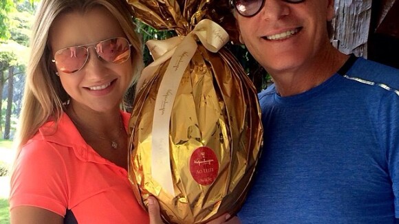 Roberto Justus compra ovo de R$ 1 mil para a namorada: 'Meu amorzão'