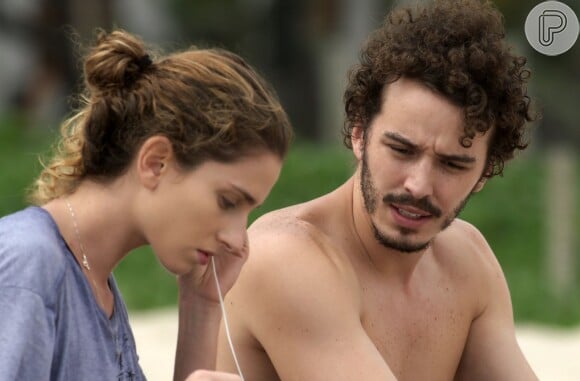 Ivan (Carol Duarte) vai descobrir que está 'grávido' de Cláudio (Gabriel Stauffer)