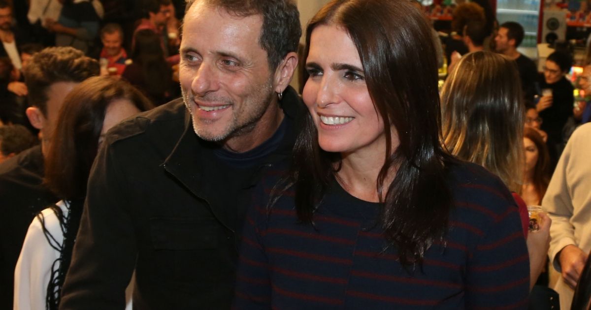 Malu Mader, o marido e mais famosos marcam presença na préestreia do filme Nossos Pais Malu Mader, o marido e mais famosos marcam presença na préestreia do filme Nossos Pais