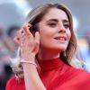 Greta Scarano exibiu acessório que unia anel à pulseira no Festival de Cinema de Veneza nesta quarta-feira, 30 de agosto de 2017
