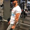 Gusttavo Lima exibiu os músculos na academia em foto publicada no Instagram