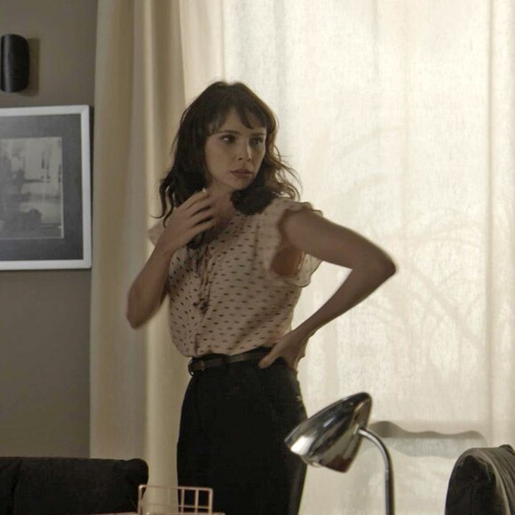Irene (Débora Falabella) passa a perseguir Joyce (Maria Fernanda Cândido) constantemente, cada dia com uma provocação diferente, na novela 'A Força do Querer'