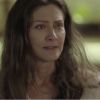 Joyce (Maria Fernanda Cândido) explode de raiva com a selfia enviada por Irene (Débora Falabella), na novela 'A Força do Querer'