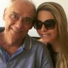 Marcelo Rezende lamenta saudade da namorada, que está nos EUA: 'Volta, meu amor'
