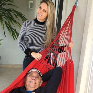 Marcelo Rezende e a namorada, Lu Lacerda, passaram a morar juntos depois que o jornalista descobriu câncer no pâncreas