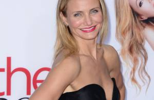 Cameron Diaz usa decote ousado para lançar filme 'Mulheres ao ataque' nos EUA