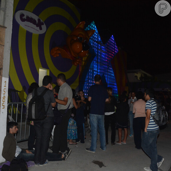 Xuxa visita unidade da Casa X em Tatuapé antes da inauguração e causa tumulto com os fãs, em 22 de abril de 2014