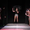 Anitta anima os fãs no evento de moda CMB Fashion, em Goiânia