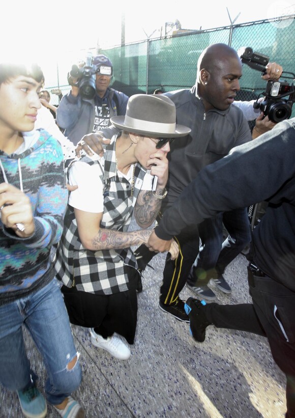 Justin Bieber desembarcou em Los Angeles após voltar do Japão