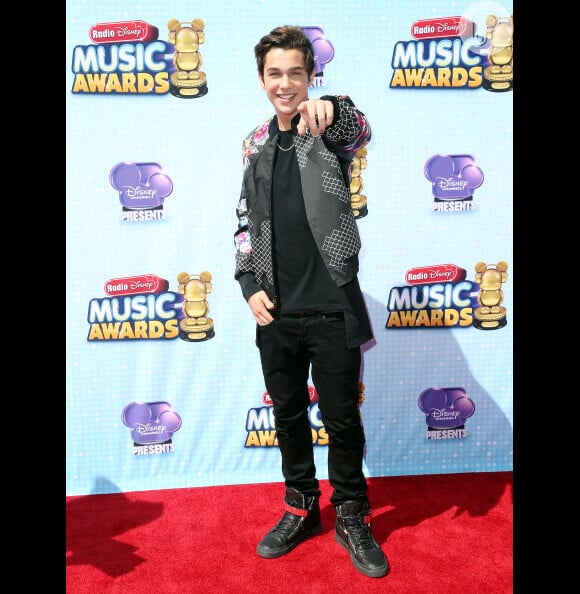Austin Marrone se apresentou no Radio Disney Music Awards