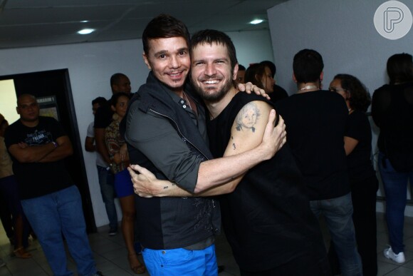 Netinho prestigia show de Saulo Fernandes, no Rio de Janeiro, em 30 de abril de 2014