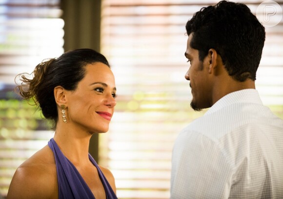 Juliana (Vanessa Gerbelli) abre o coração e diz que sempre sonhou com alguém como Jairo (Marcello Melo Jr.), na novela 'Em Família'