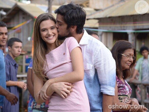 Lili (Juliana Paiva) e Marlon (Rodrigo Simas) ficam juntos e felizes para sempre no último capítulo de 'Além do Horizonte'