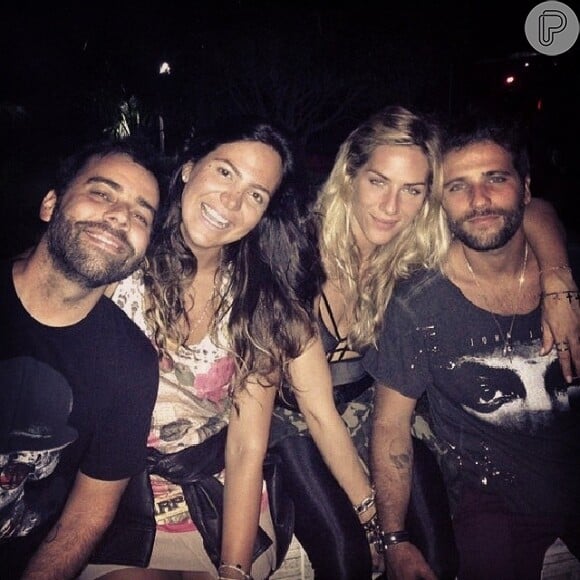 Giovanna Ewbank e Bruno Gagliasso se divertem com carol Sampaio e Pedro Tourinho na festa de 28 anos de Lela Gomes