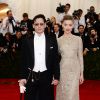 Acompanhado da atriz Amber Heard, Johnny Depp usou look da grife Ralph Lauren
