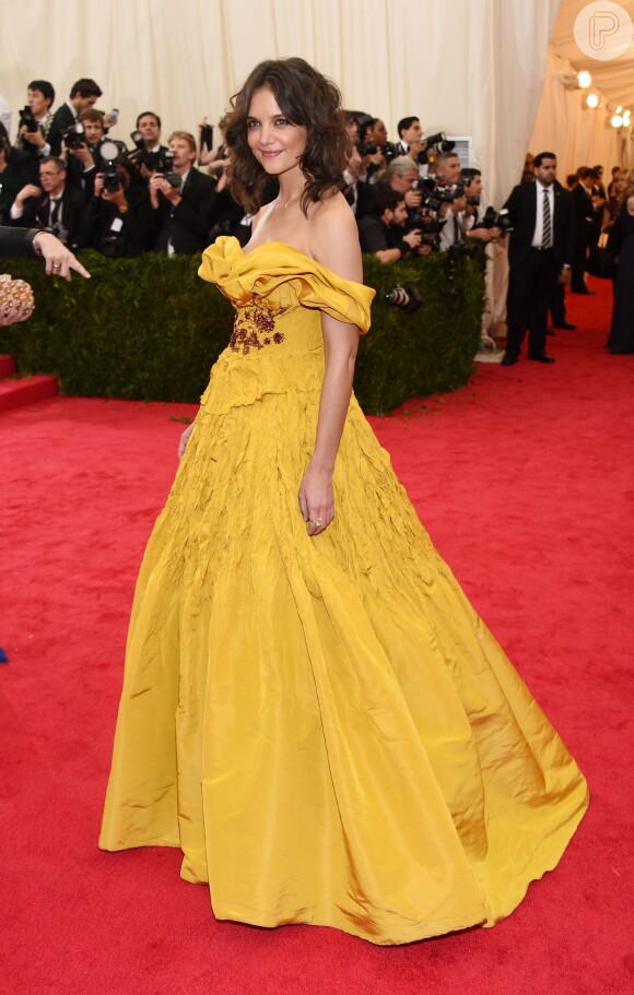 Katie Holmes apostou vestido num vestido amarelo Marchesa