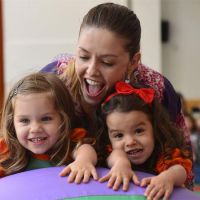 Bianca Rinaldi, de 'Em Família', celebra os 5 anos das gêmeas Beatriz e Sofia