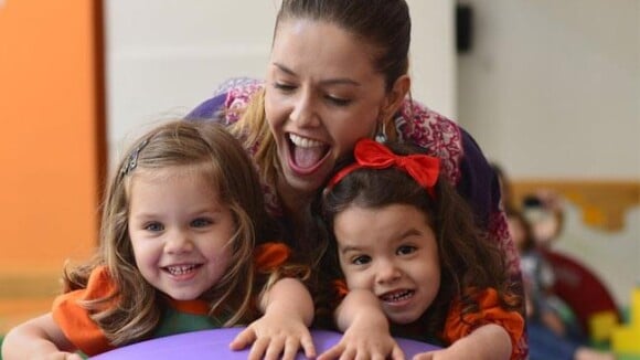 Bianca Rinaldi, de 'Em Família', celebra os 5 anos das gêmeas Beatriz e Sofia