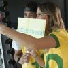 Claudia Leitte e Neymar posam juntos em clima de Copa do Mundo em Barcelona, na Espanha, para campanha do Guaraná Artártica, em 6 de maio de 2014