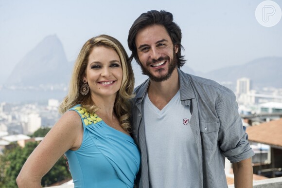 Pamela (Cláudia Abreu) reencontra Herval (Ricardo Tozzi) em um evento da 'Marra Internacional', quando fica sabendo que vai se mudar para o Brasil, em 'Geração Brasil'