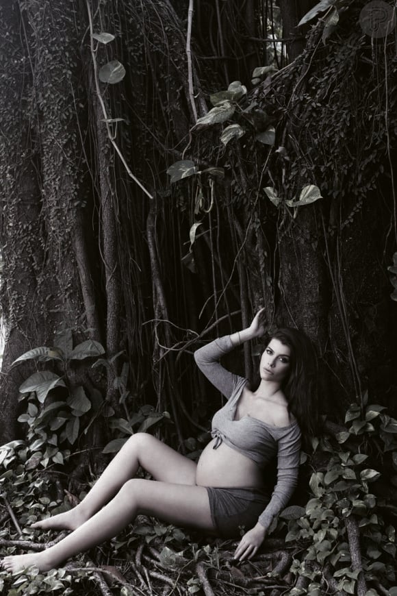 Alinne Moraes posa para a revista 'RG' e diz sobre sensualidade na gravidez: 'No fim é um pouco difícil, mas não impossível'