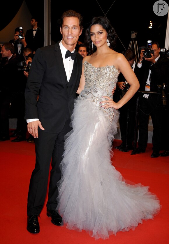 Camila Alves, mulher de Matthew McConaughey, veste Marchesa no Festival de Cannes 2012