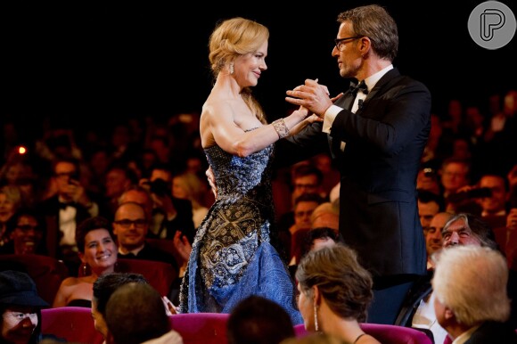 Lambert Wilson convida Nicole Kidman para dançar na cerimônia de abertura do Festival de Cannes 2014, em 14 de maio de 2014