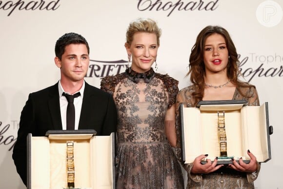 Cate Blanchett posa ao lado de Logan Lerman e Adèle Exarchopoulos