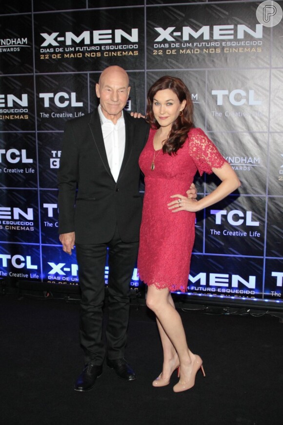 Patrick Stewart foi à première do novo filme da franquia 'X-Men' ao lado da mulher, Suny Ozell