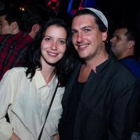 Nathalia Dill e o marido, Caio Soh, curtem show de Fiuk no Rio