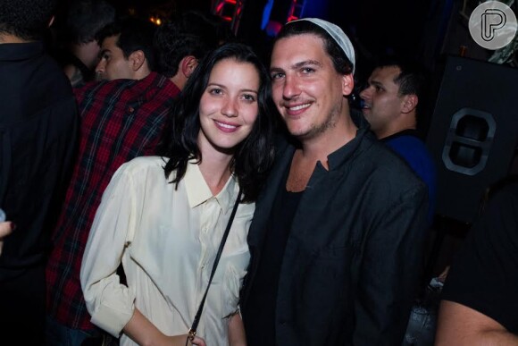 Nathalia Dill e Caio Soh curtiram a noite ao som de Fiuk no Rio de Janeiro, em 18 de maio de 2014
