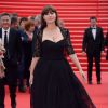 Monica Bellucci desfila no tapete vermelho do Festival de Cannes