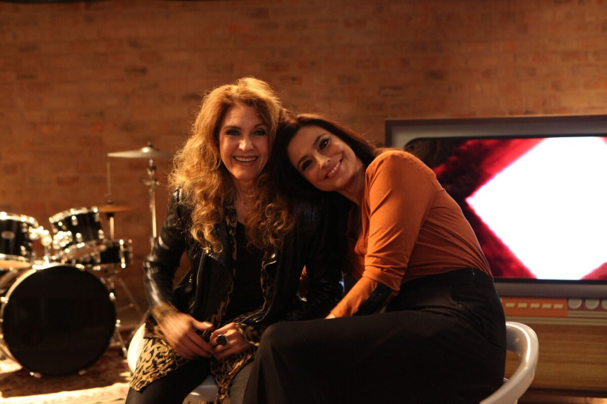 Foto Valéria Monteiro posa com Wanderléa nos bastidores do programa 'O Show da Vida é Foto Valéria Monteiro posa com Wanderléa nos bastidores do programa 'O Show da Vida é