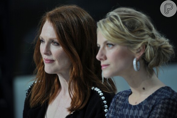Julianne Moore e Melanie Laurent participam do 'Le Grand Journal' durante o Festival de Cannes 2014