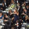 Jennifer Lawrence passa por incidente com o traje Dior diante das câmeras