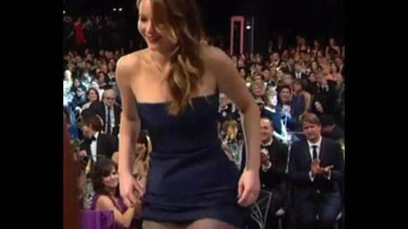 Vestido desmontado de Jennifer Lawrence: porta-voz diz que era o design da peça