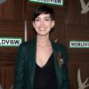 Anne Hathaway empresa voz para a arara-azul Jade do filme 'Rio 2'