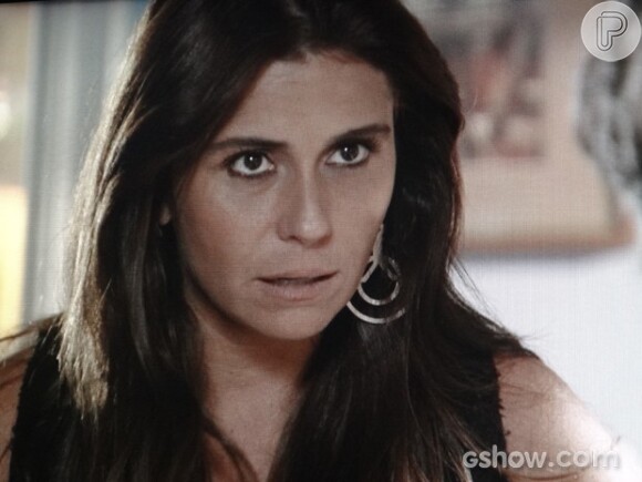 Clara (Giovanna Antonelli) se irrita com as combranças de Cadu (Reynaldo Gianecchini) na novela 'Em Família'