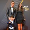 Noiva de Cristiano Ronaldo, Irina Shayk namora o jogador há quatro anos. O português é pai de Cristiano Ronaldo Jr., fruto de outro relacionamento