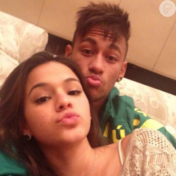 Entre idas e vindas, Neymar e Bruna Marquezine estão juntos desde fevereiro de 2013. Após três meses separados, o casal reassumiu o namoro