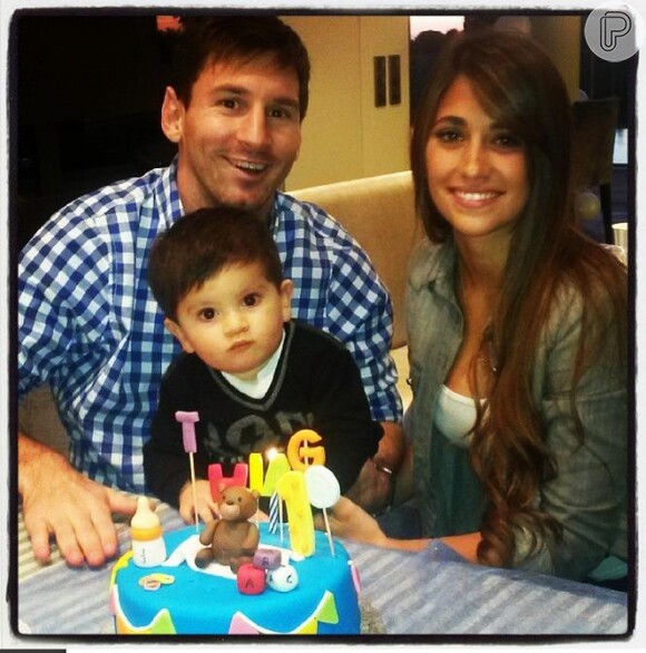 Namorados desde a adolescência, Antonella e Messi são pais de Thiago Messi, de 1 ano