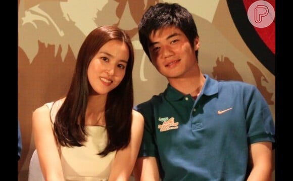 Han-Hye-Jin e Ki Sung-Yueng são recém-casados. Os dois oficializaram a união em junho do ano passado e a bela atriz deve acompanhar o marido nos jogos do Brasil
