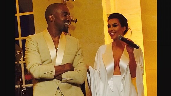 Kim Kardashian faz jantar glamouroso em palácio na França antes do casamento