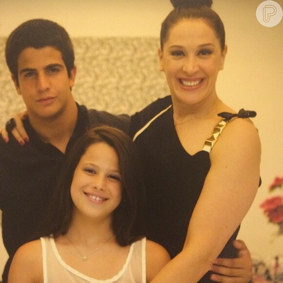 Claudia Raia é mãe de Enzo, de 17 anos, e Sophia, de 11